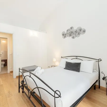 Trilo 2br Palazzo Reale Lägenhet *