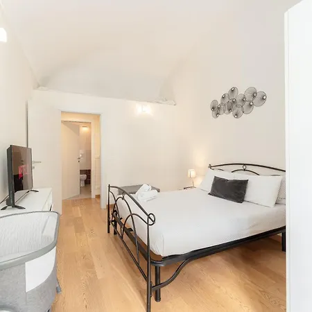 Trilo 2br Palazzo Reale *