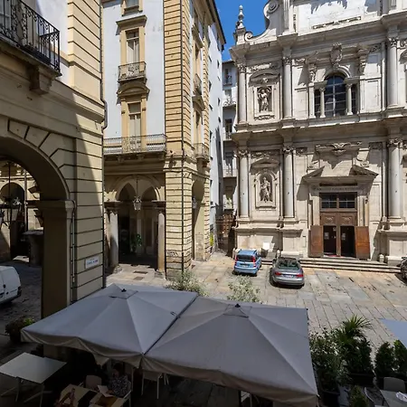 Trilo 2br Palazzo Reale アパート *
