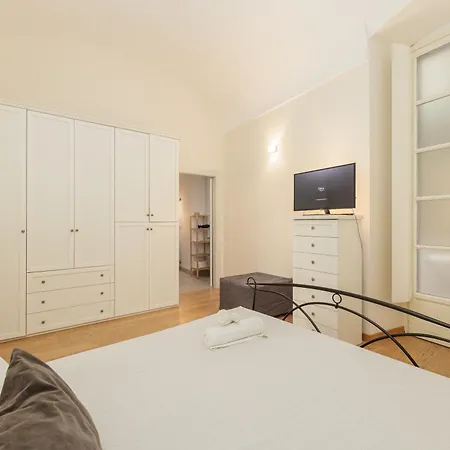 Lägenhet Trilo 2br Palazzo Reale
