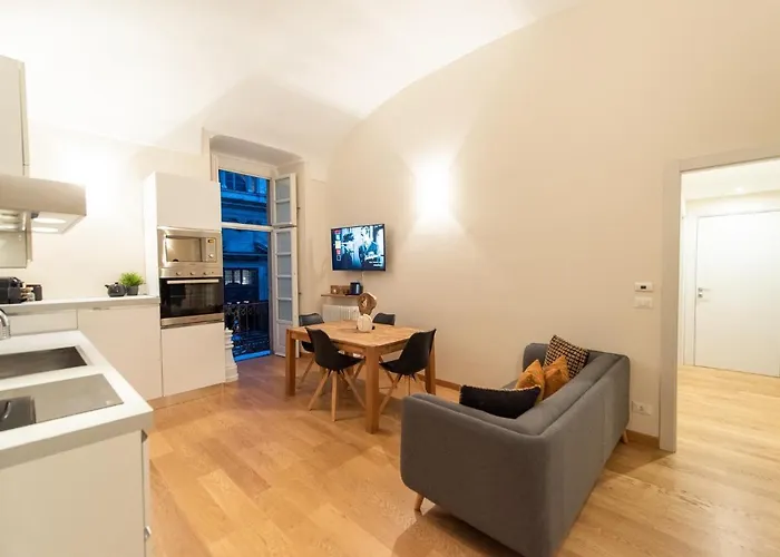 Grand Palace -centro Storico Apartment *
