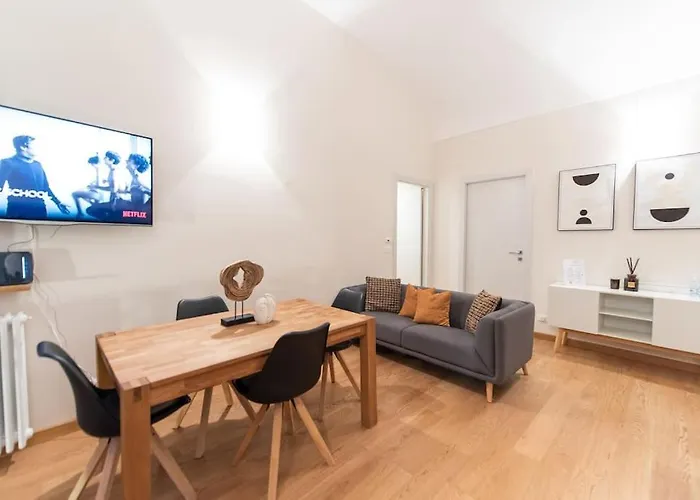 Grand Palace -centro Storico Apartment *